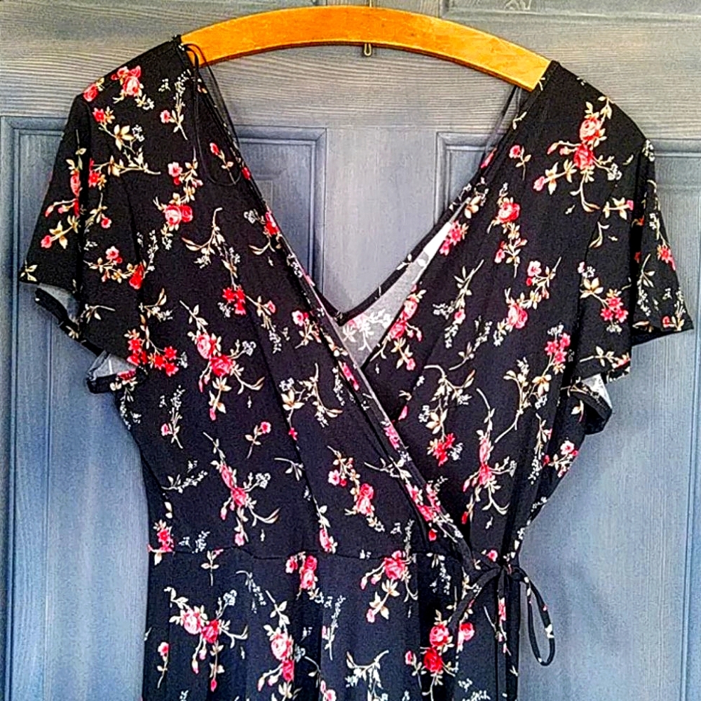 NWOT Floral Kaileigh Faux Wrap Dress Size M